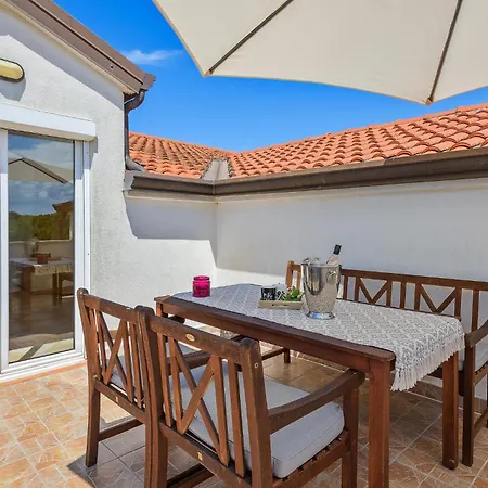 Διαμέρισμα Izabela *