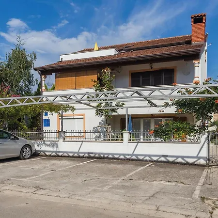 Beautiful In With Kitchen Poreč